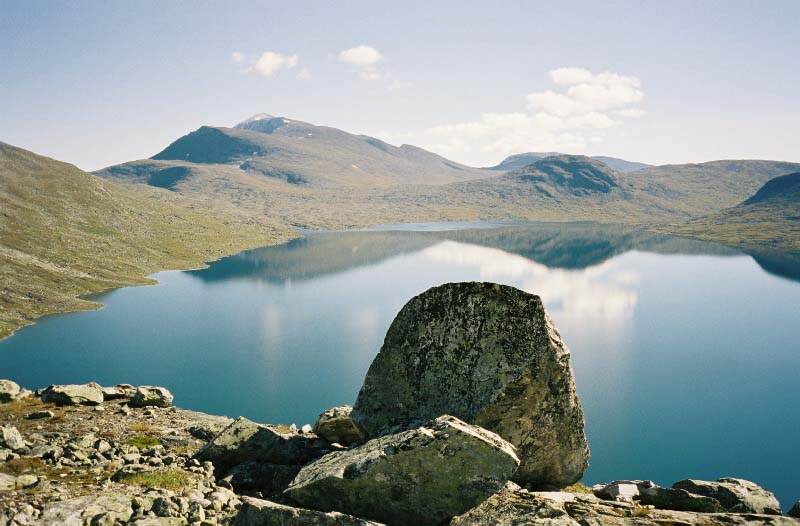 At Vaimok with a view over the lake. Hiking from Sulitjelma to Kvikkjokk